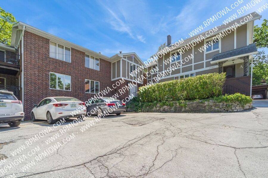 Apartment for rent at 5322 Ingersoll Ave #3B, Des Moines, IA 50312