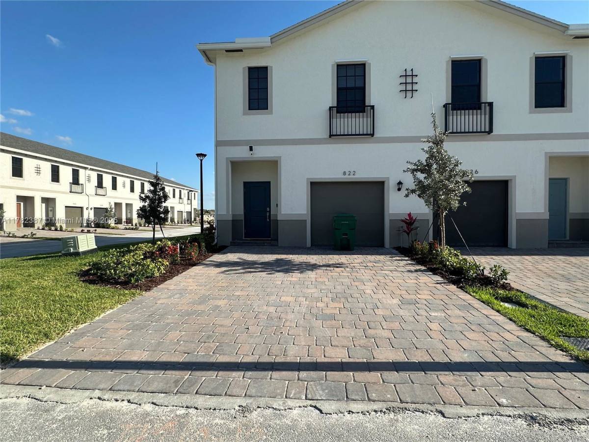 Townhouse for rent at 822 SW 11th Terrace, Homestead, FL 33034