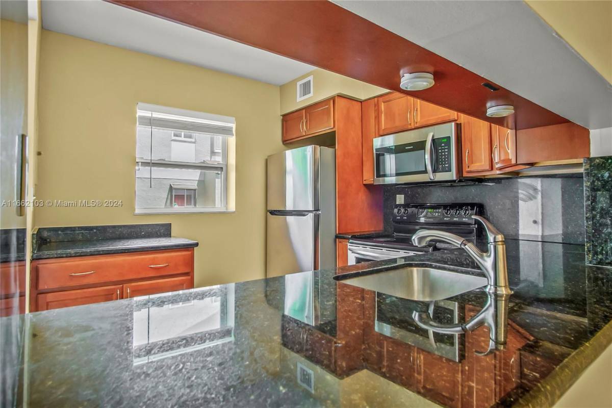 Apartment for rent at 113 Gardens Dr #113-A, Pompano Beach, FL 33069