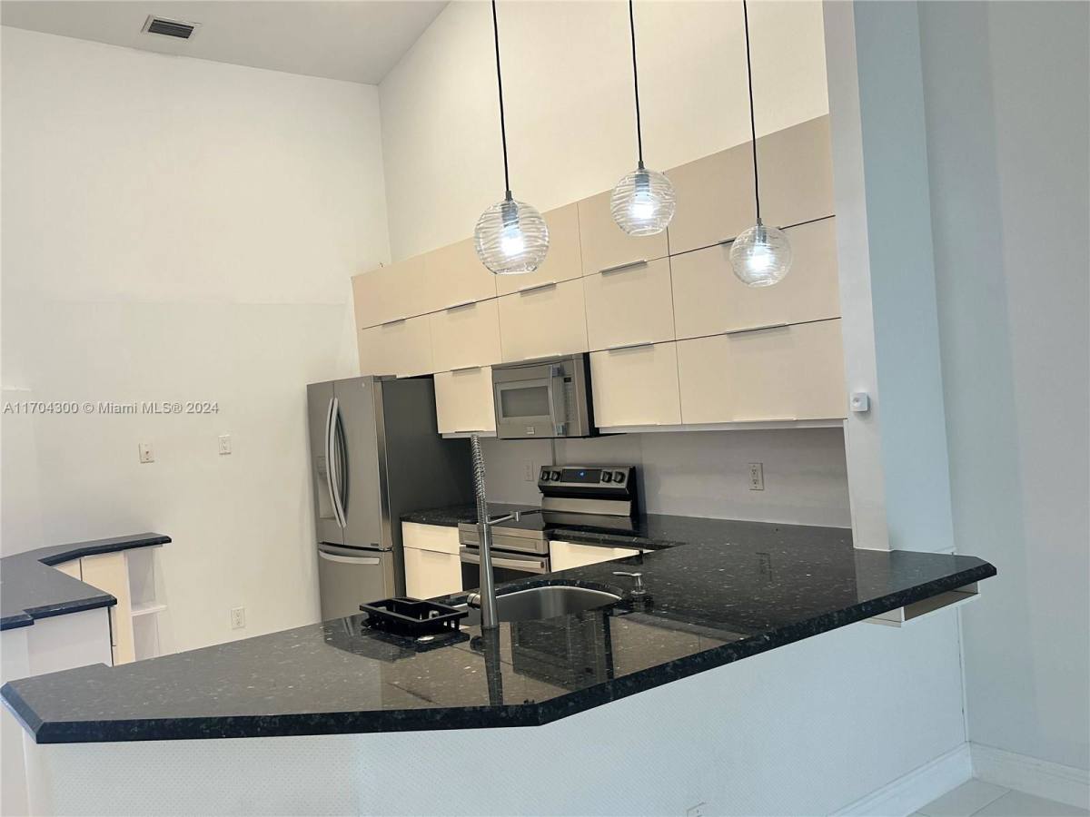 Townhouse for rent at 7616 Pinewalk Dr S #A, Pompano Beach, FL 33063