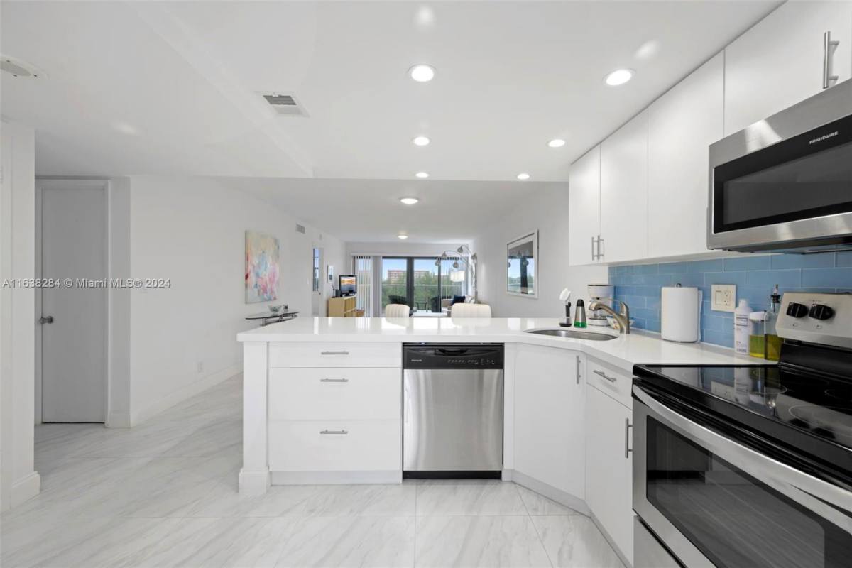 Apartment for rent at 1401 N Riverside Dr, Pompano Beach, FL 33062