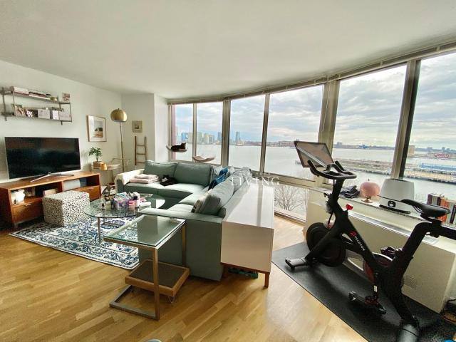 Apartment for rent at 400 Chambers St #9D, New York, NY 10282