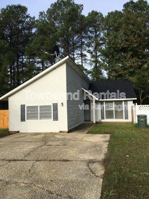House for rent at 7045 Candlewood Dr, Fayetteville, NC 28314