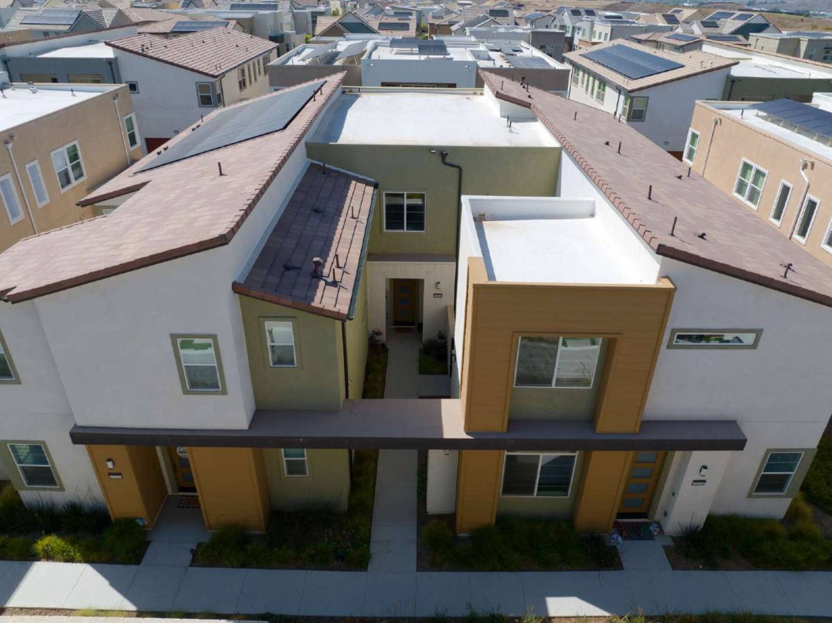 Townhouse for rent at 26920 W Winding Trail Court, Valencia, CA 91355