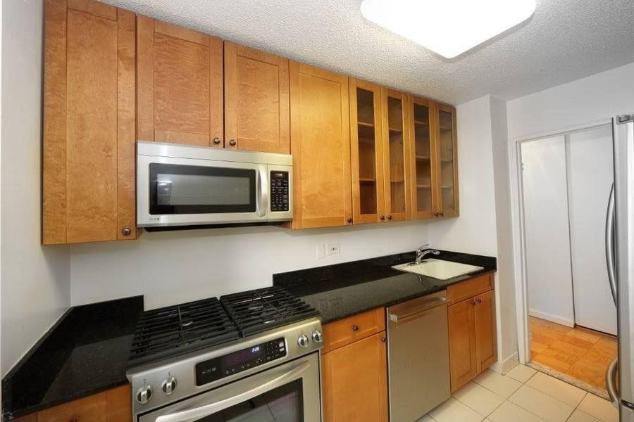 Apartment for rent at 166 E 34th St #20011, New York, NY 10016