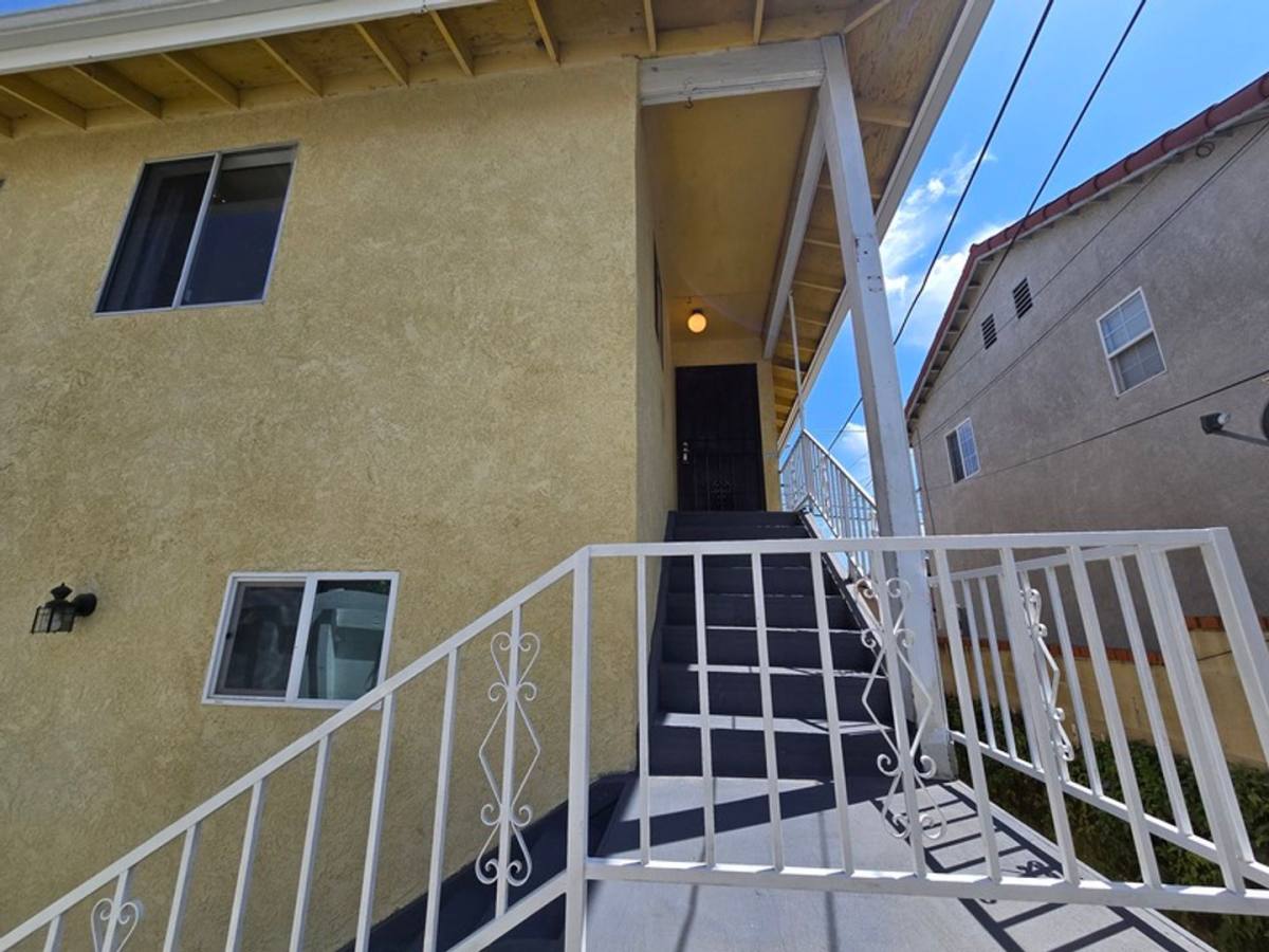 Apartment for rent at 524 W Greenwood Ave, La Habra, CA 90631