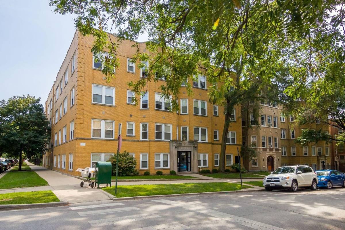 Apartment for rent at 2035-37 W Arthur Ave 6446-56 N Seeley, Chicago, IL 60645