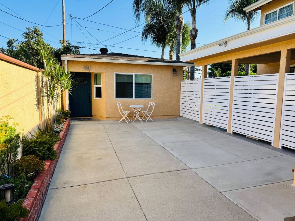 House for rent at 1018 W Maple Ave, Orange, CA 92868