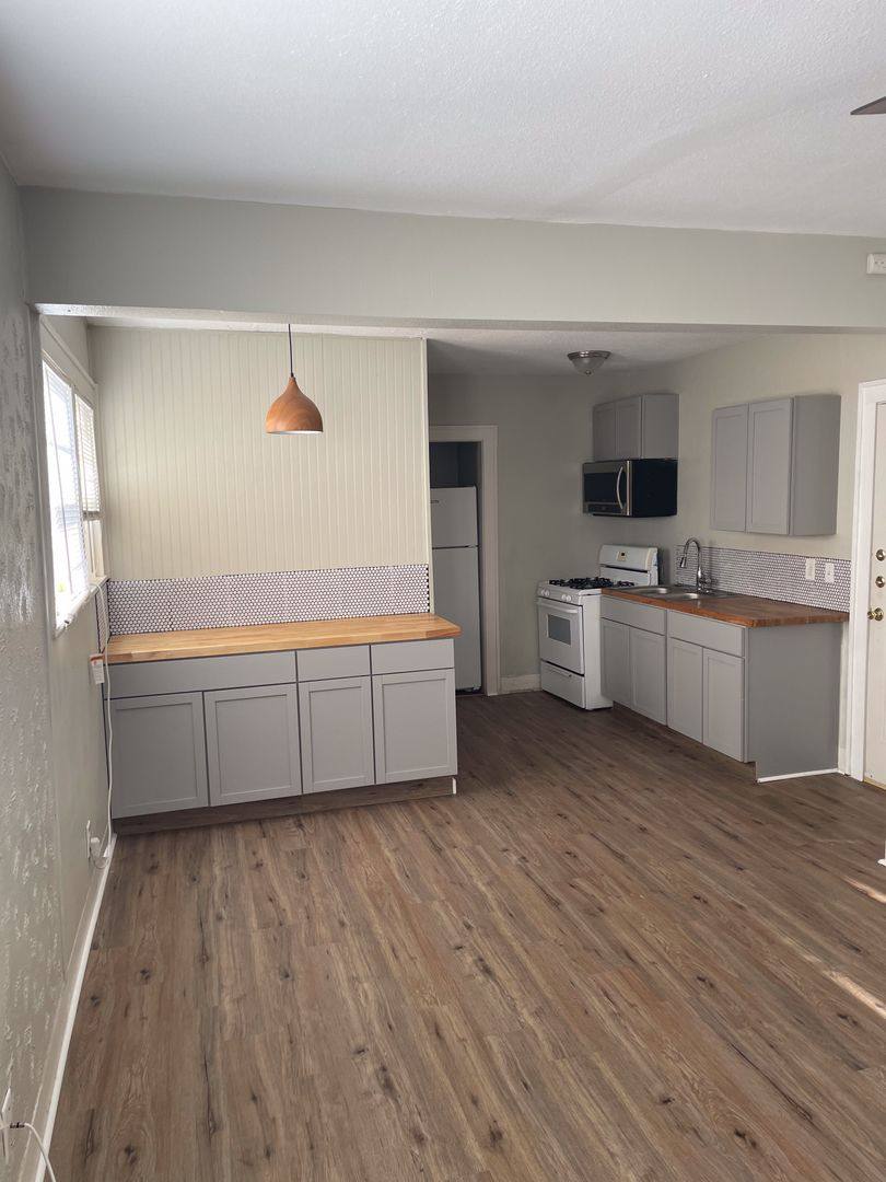 Apartment for rent at 614 E Dewey, San Antonio, TX 78212