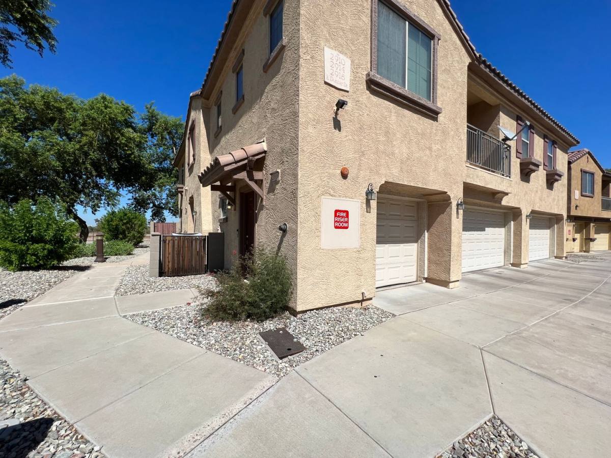 Condo for rent at 2910 E Dunbar Dr, Phoenix, AZ 85042