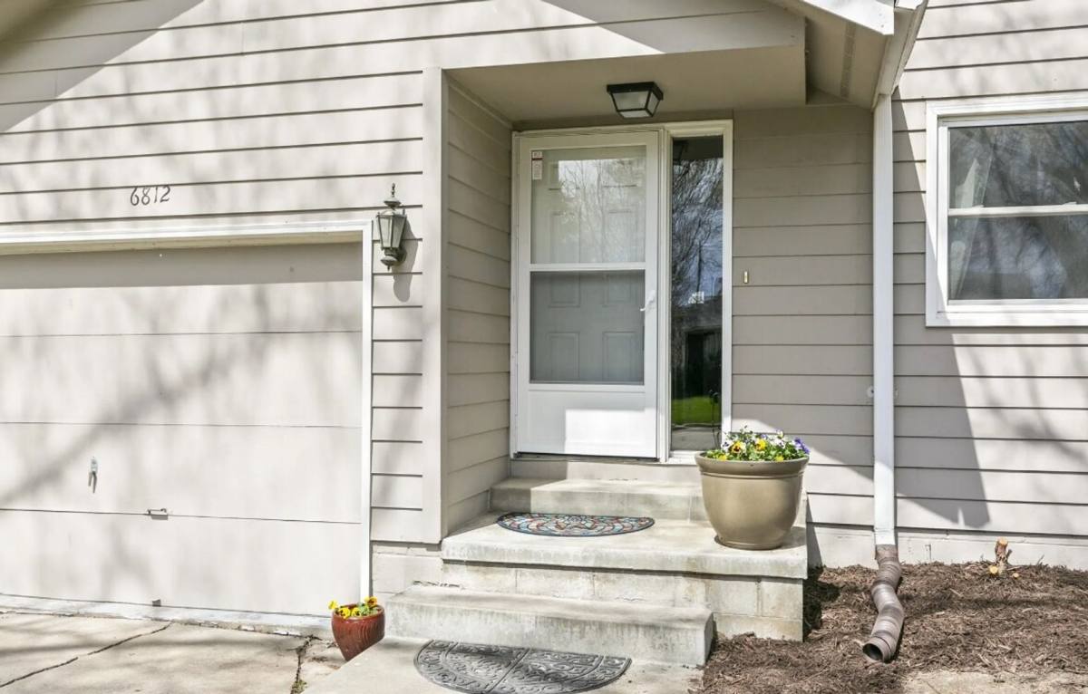 House for rent at 6812 Mason St, Omaha, NE 68106