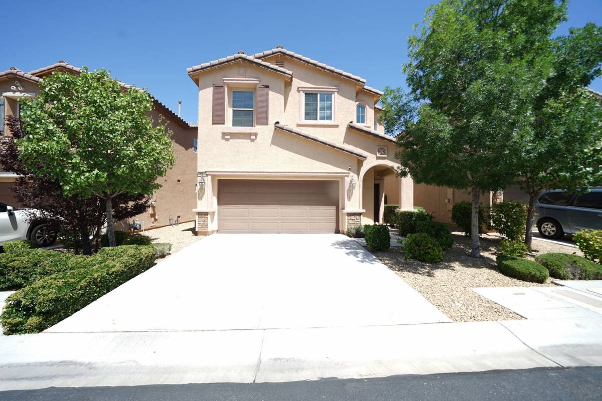 House for rent at 880 Cool Aquamarine St, Las Vegas, NV 89178