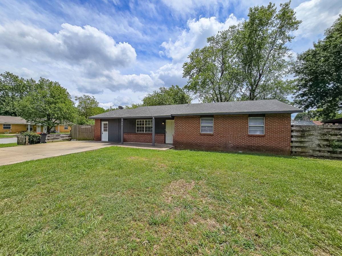 House for rent at 2401 N Jill Circle, Springdale, AR 72762