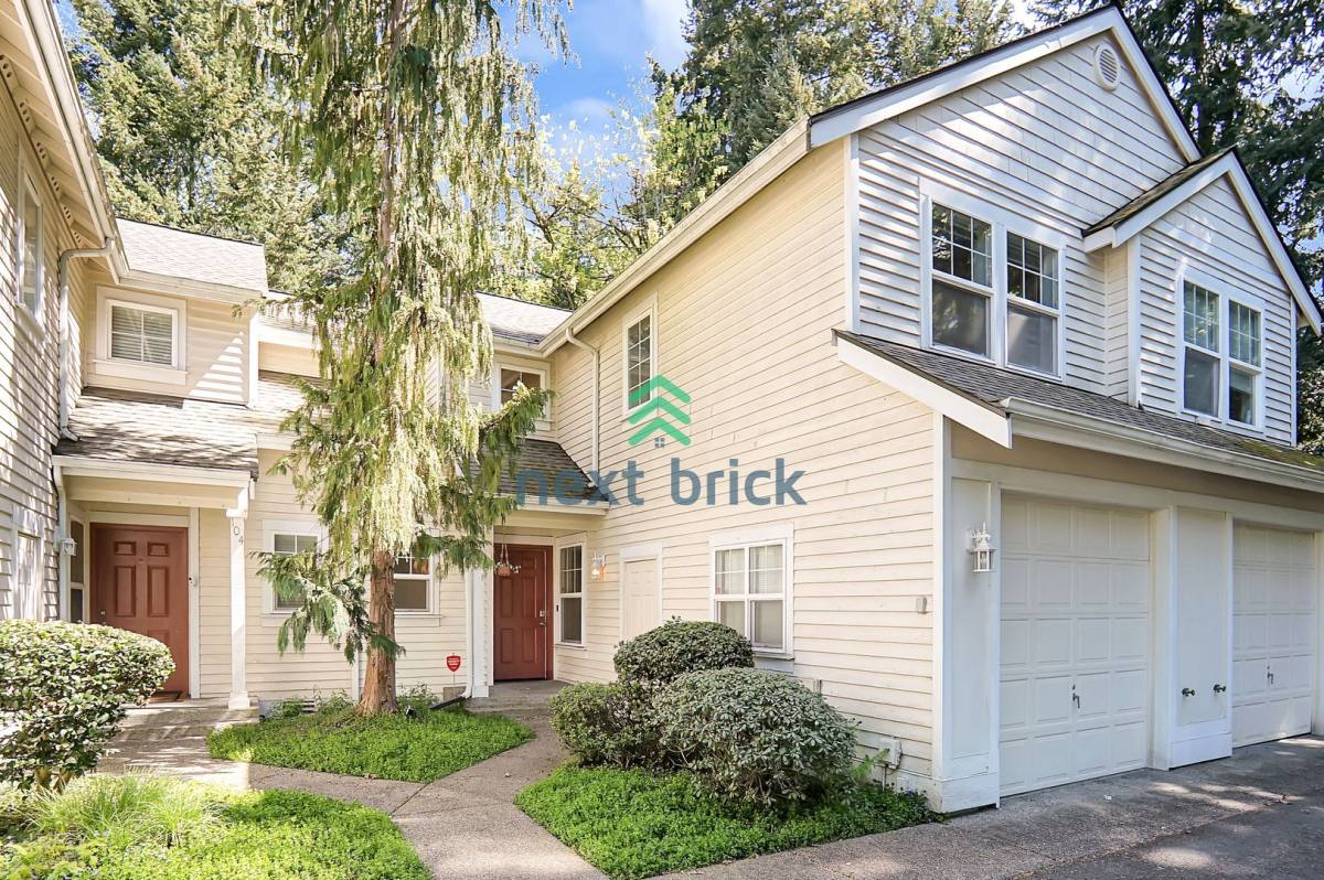 Townhouse for rent at 11210 Slater Ave NE, Kirkland, WA 98033