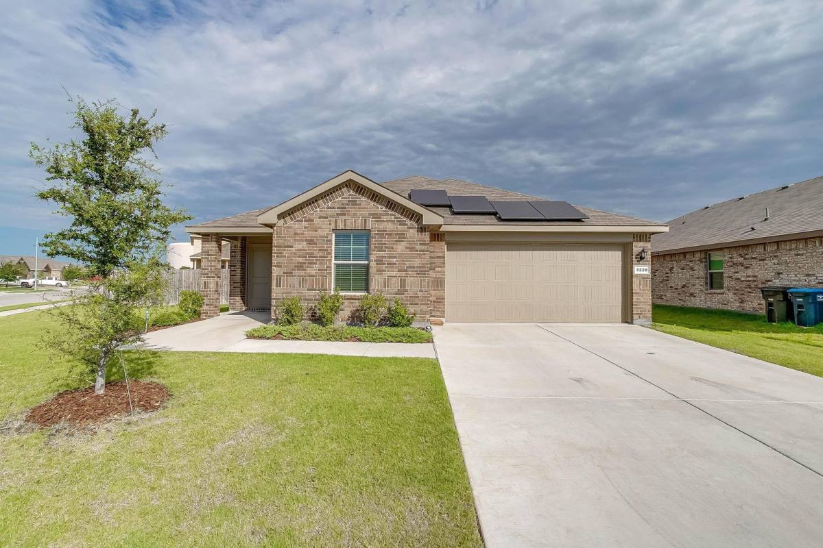 House for rent at 3220 Winoak Dr, Fort Worth, TX 76123