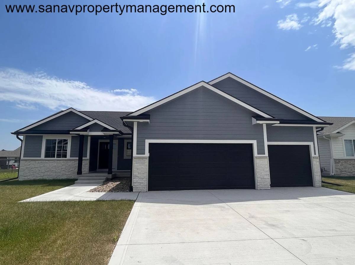 House for rent at 10960 Brookdale Dr, West Des Moines, IA 50266
