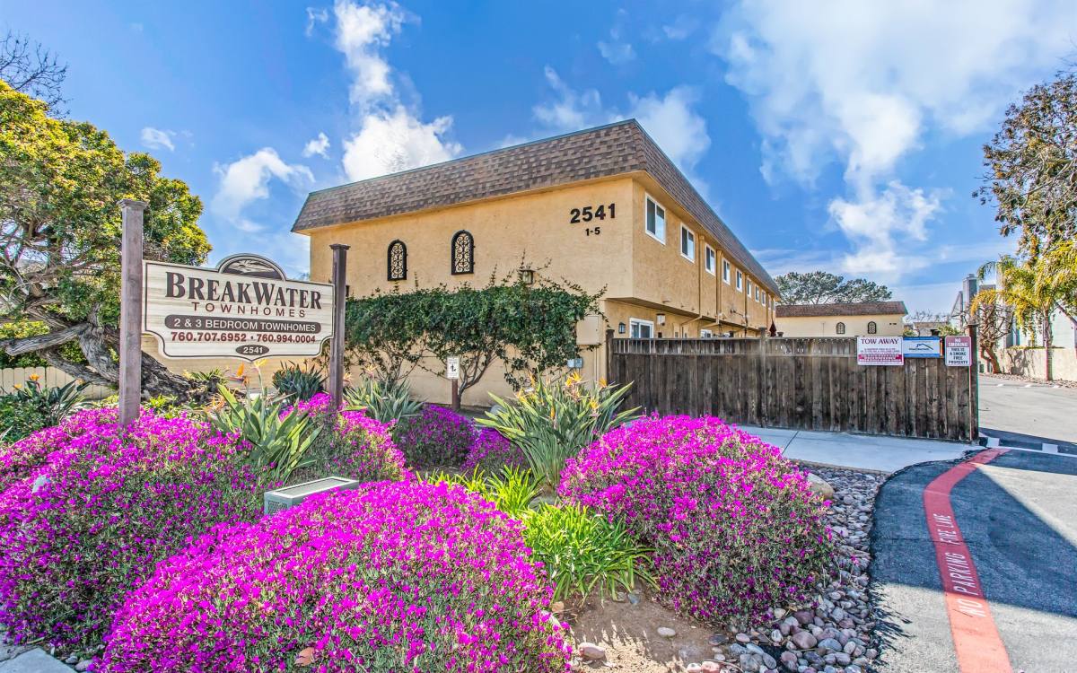 Townhouse for rent at 2541 Jefferson St, Carlsbad, CA 92008