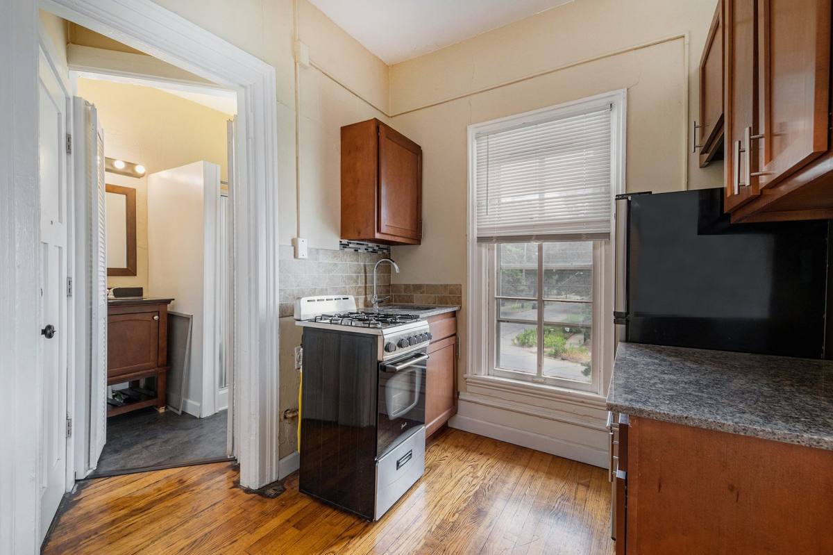 Apartment for rent at 1108 S Westnedge Ave #5, Kalamazoo, MI 49001