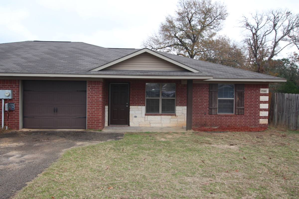 Townhouse for rent at 17072 Sentinel Lane, Lindale, TX 75771