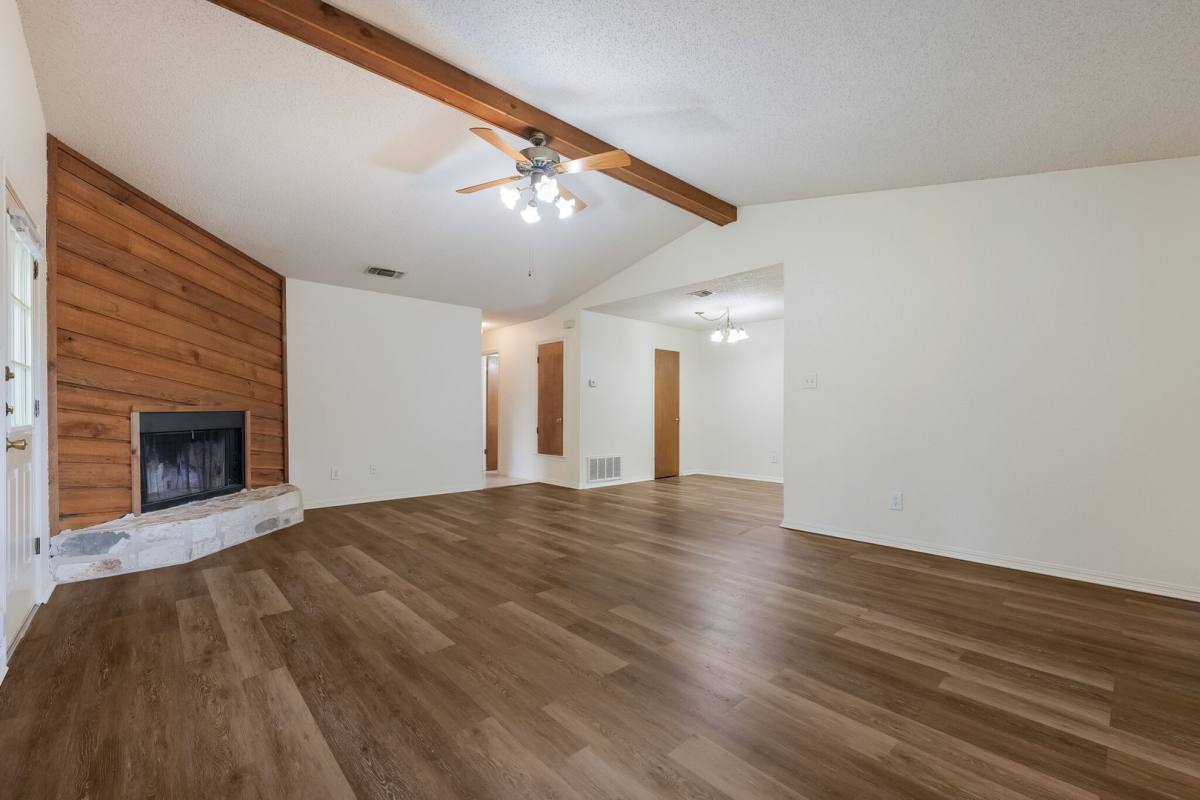 Apartment for rent at 2109 Holly Springs, Taylor, TX 76574