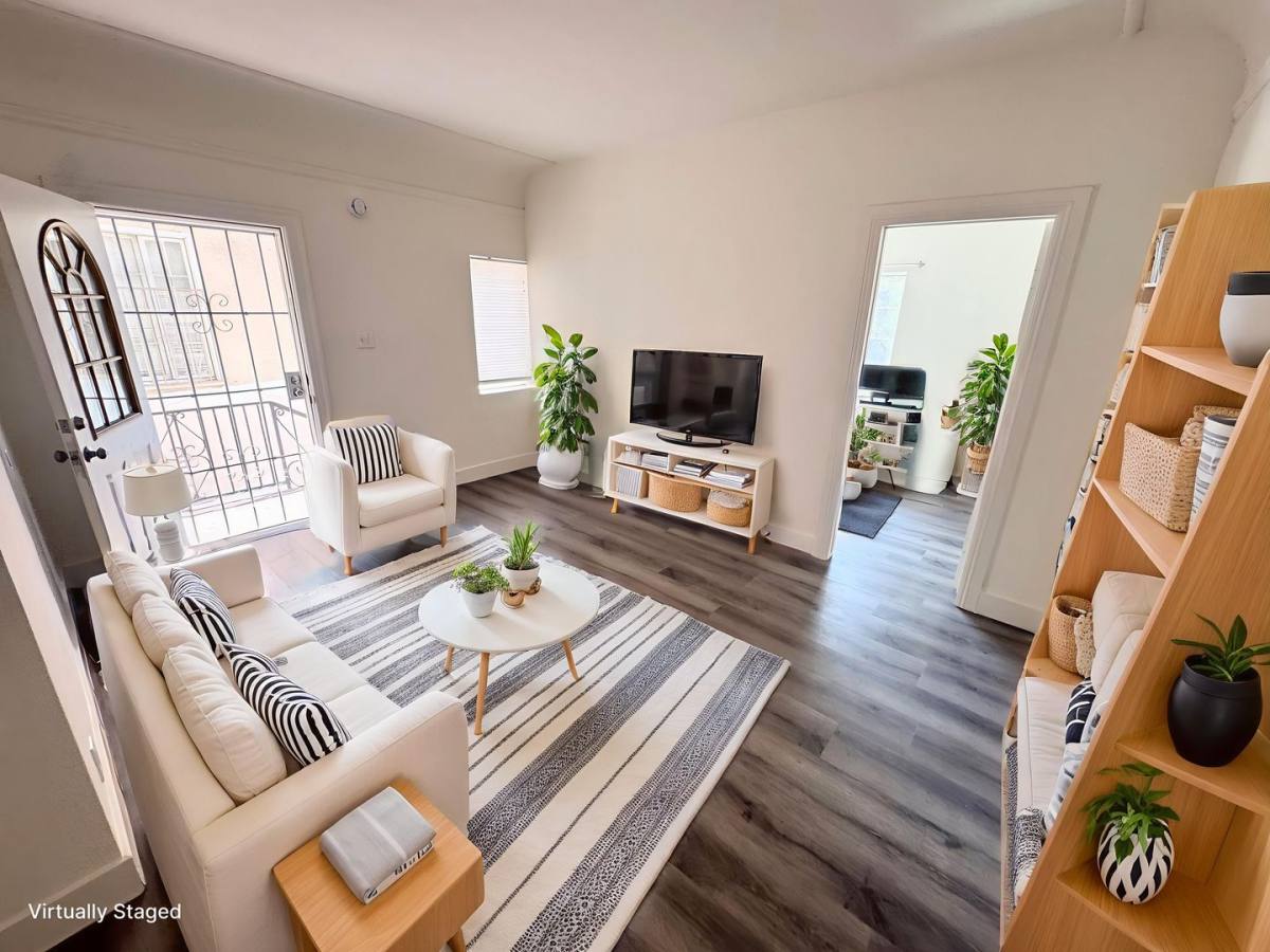 Apartment for rent at 212 S Berendo St, Los Angeles, CA 90004