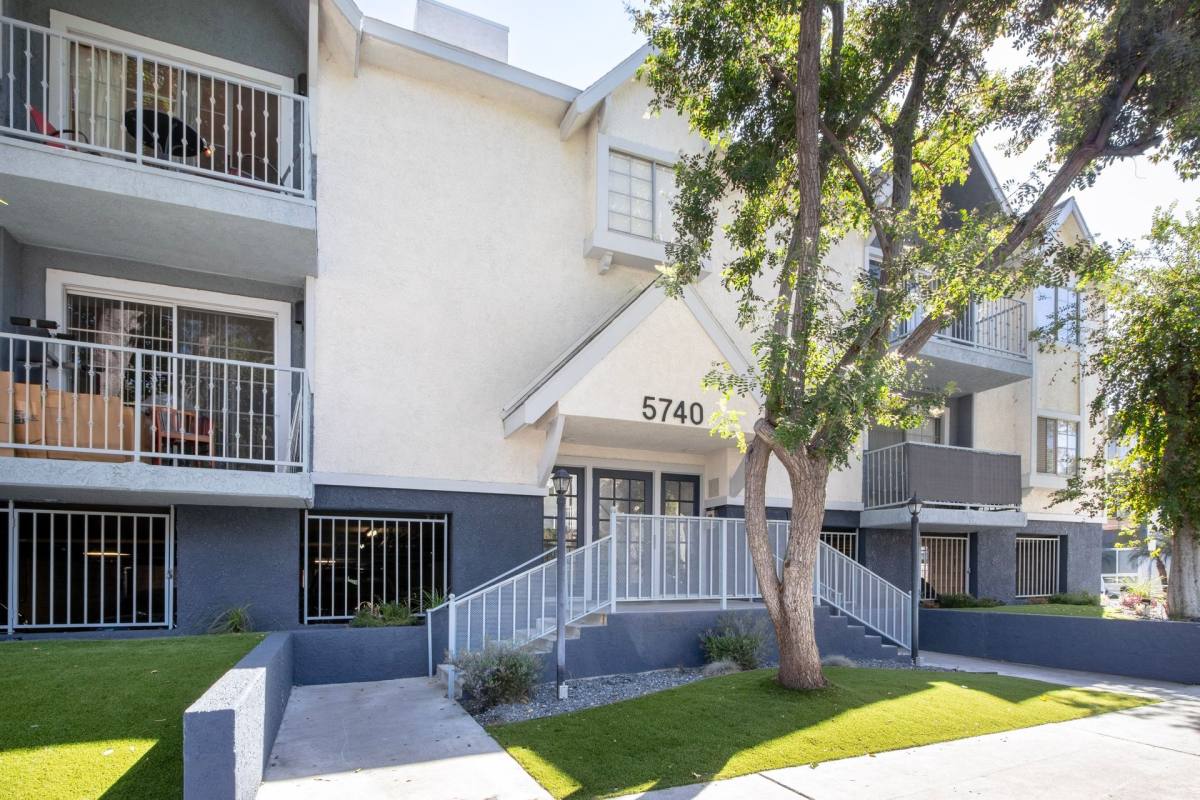 Apartment for rent at 5740 Camellia Ave, North Hollywood, CA 91601