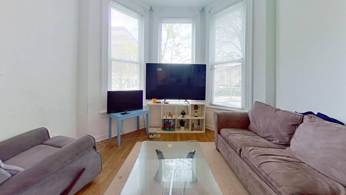 Apartment for rent at 1039 W Wolfram St, Chicago, IL 60657