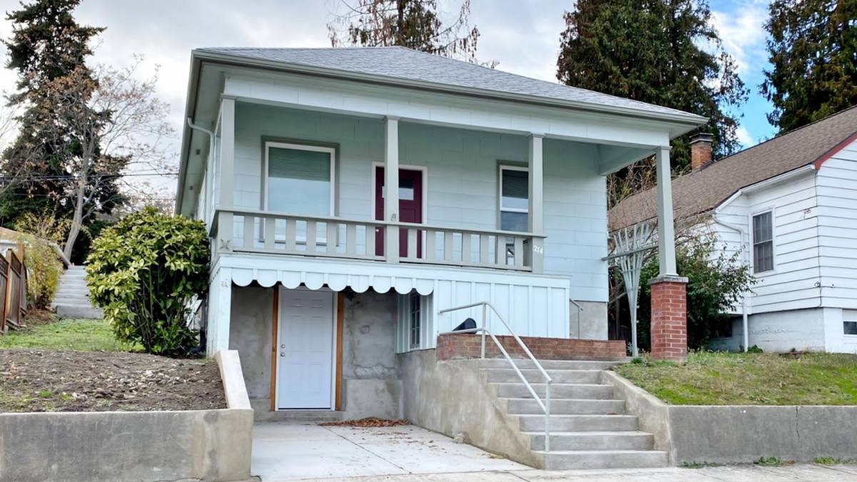House for rent at 214 E 12th St, The Dalles, OR 97058