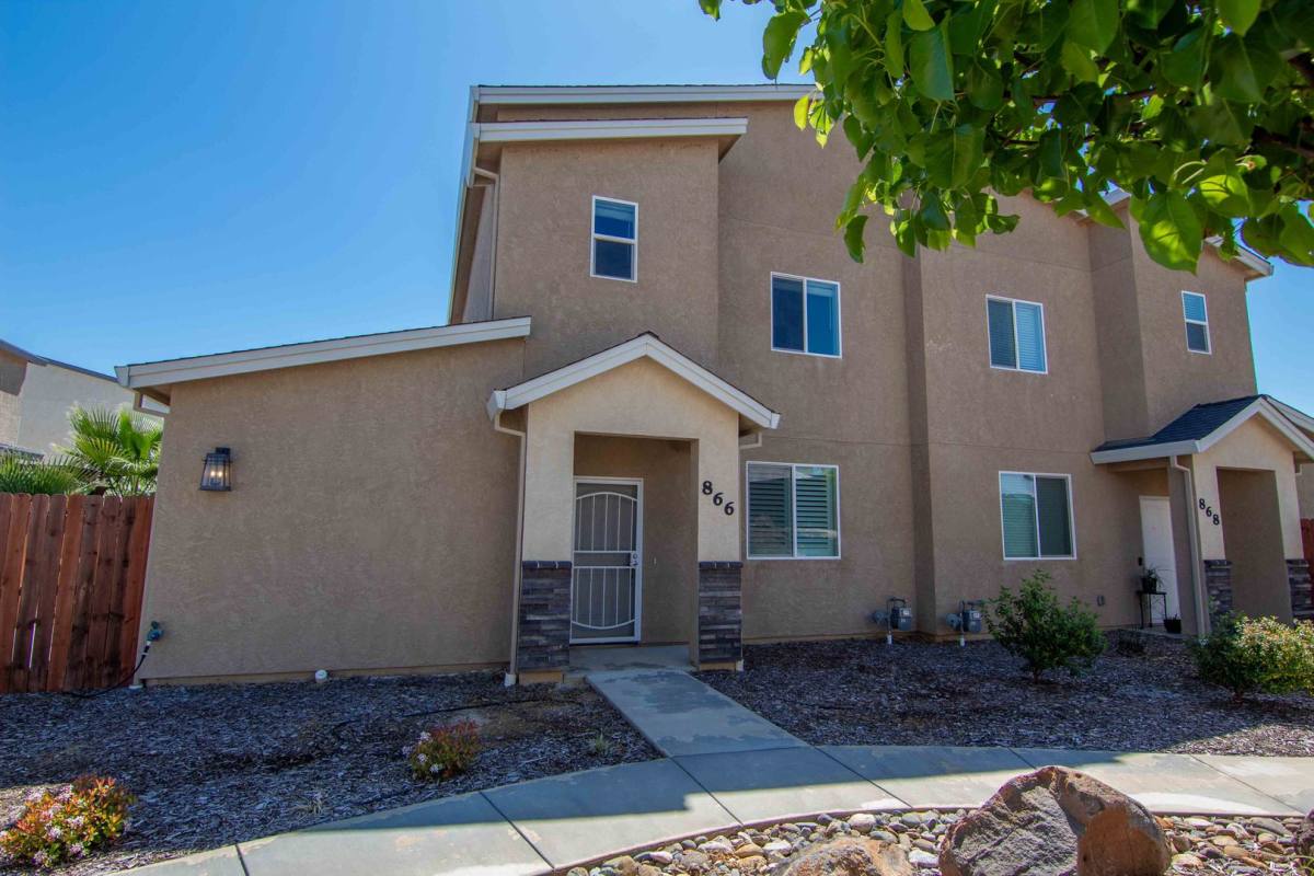 House for rent at 866 Congaree Lane, Redding, CA 96001