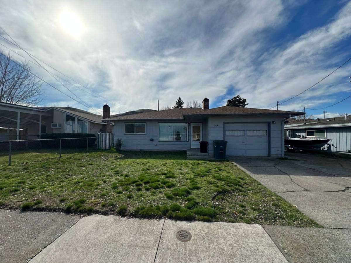 House for rent at 1904 E 12th St, The Dalles, OR 97058