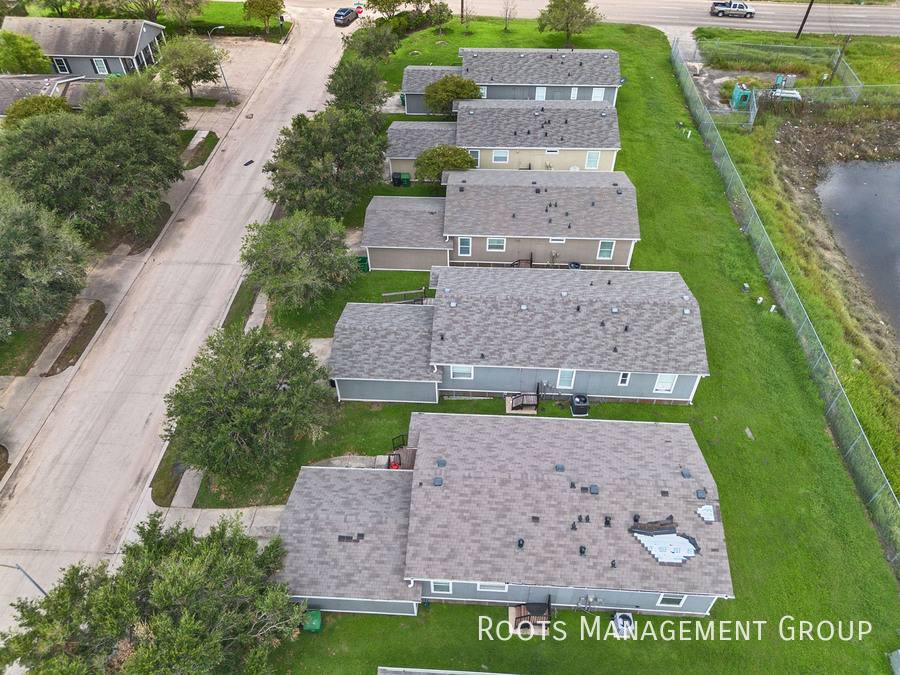 Apartment for rent at 16011 Clarke Springs Dr #16011C, Houston, TX 77053