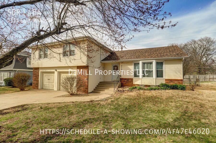 House for rent at 2133 E Meadow Dr, Springfield, MO 65804