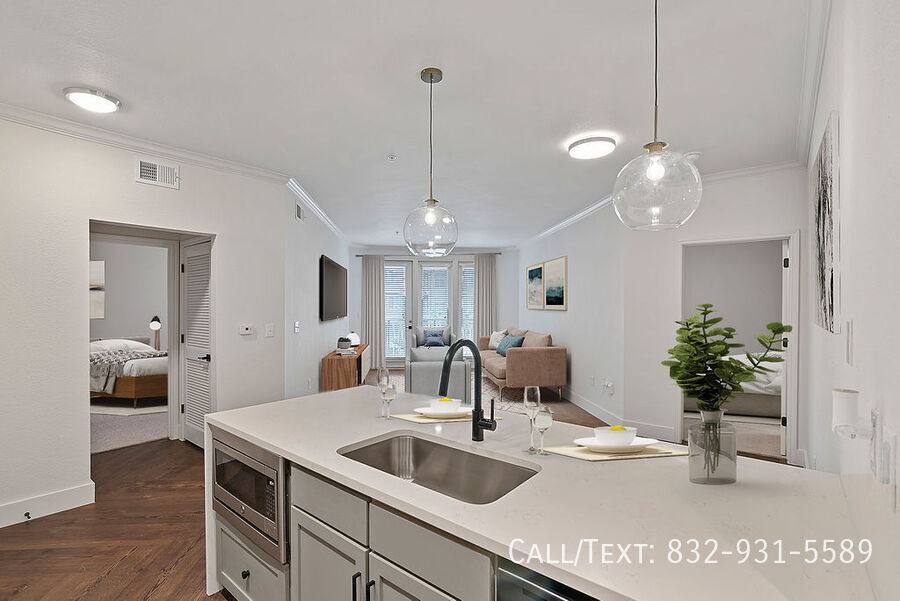 Apartment for rent at 552 Gillette St #SS1, Houston, TX 77019