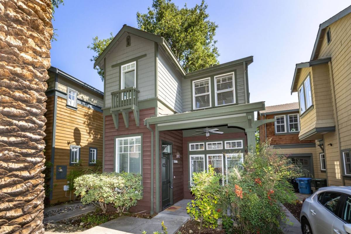 House for rent at 4117 Wisteria Lane, Palo Alto, CA 94306