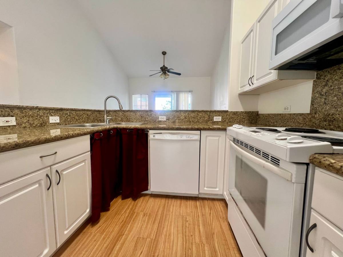 Condo for rent at 75-6081 Alii Dr, Kailua Kona, HI 96740