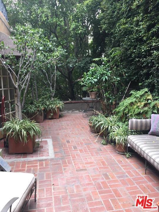 1257 Sunset Plaza Dr, West Hollywood, CA 90069