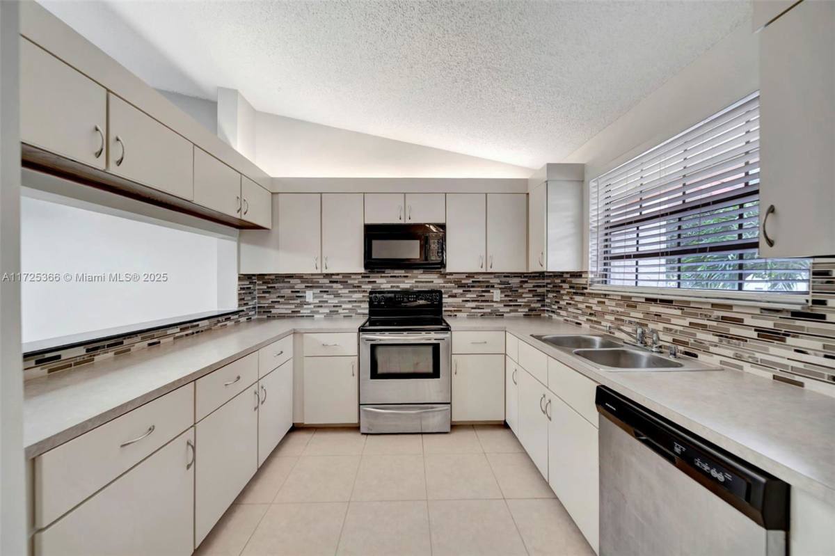 Townhouse for rent at 204 Congressional Way #104B, Deerfield Beach, FL 33442