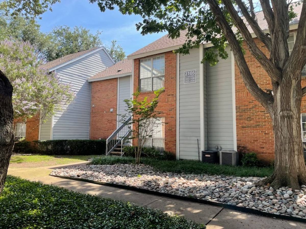 Condo for rent at 2105 Saint Michaels, Arlington, TX 76011