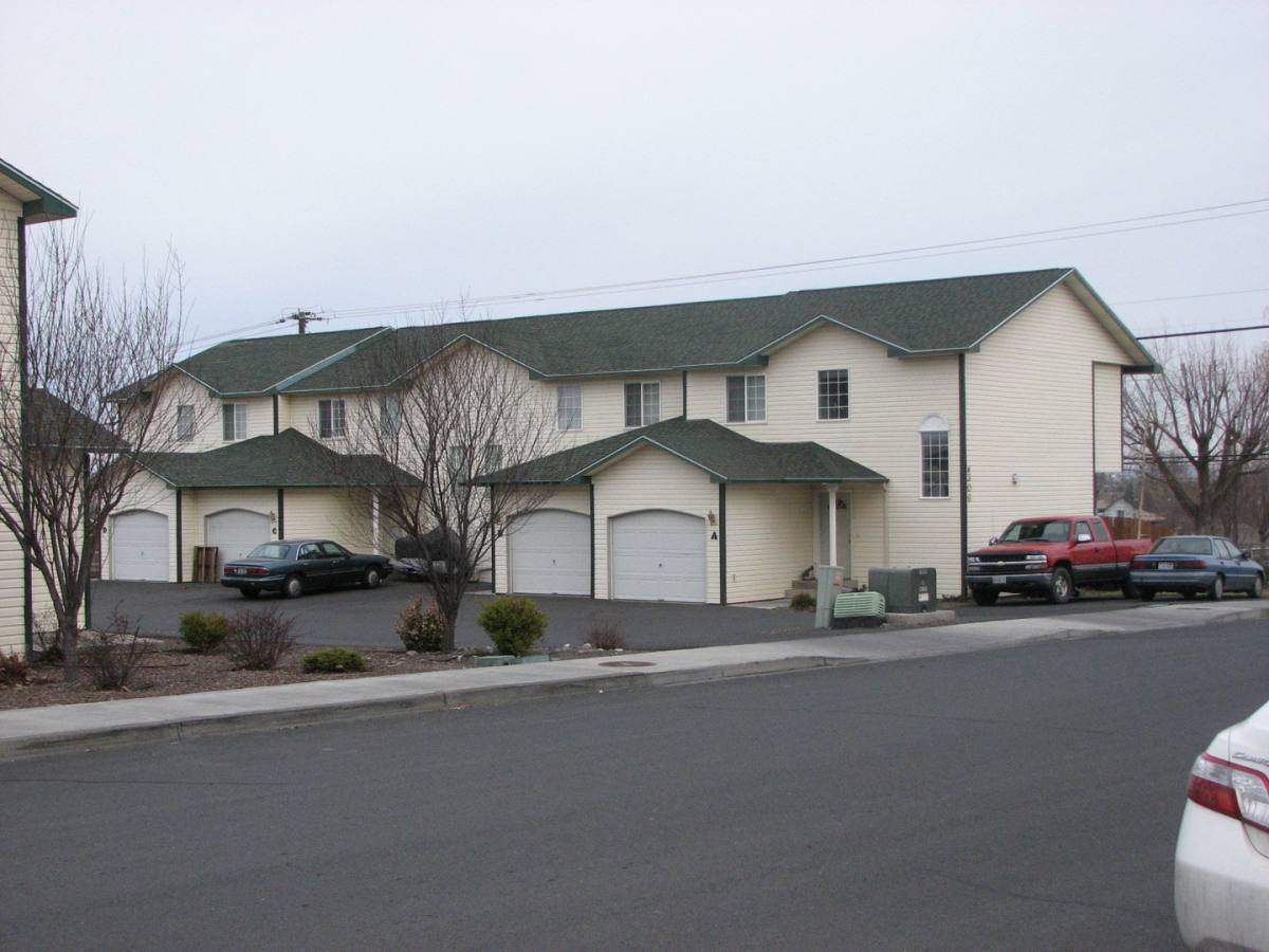 Apartment for rent at 1306 S Skyline Dr, Moses Lake, WA 98837