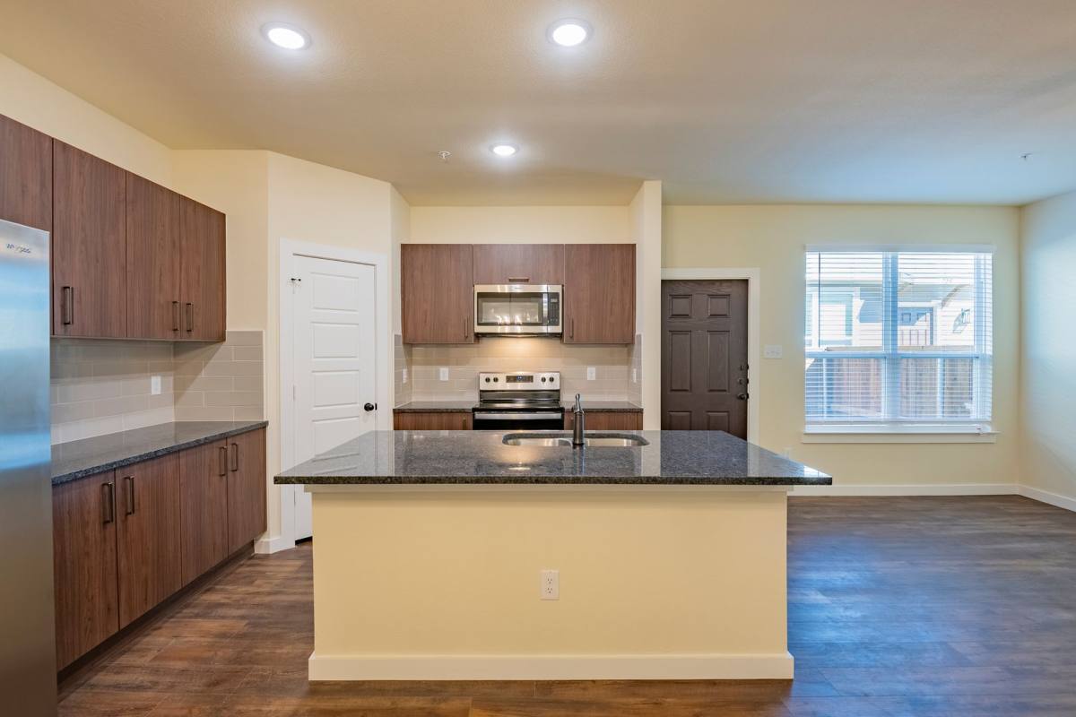 Townhouse for rent at 643 Wheatfield Dr, Venus, TX 76084