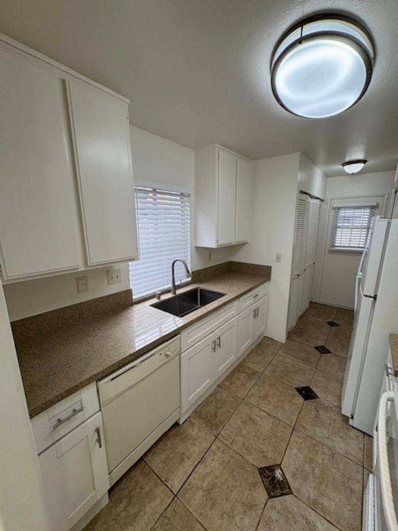 Townhouse for rent at 1680 Oro Vista Rd, San Diego, CA 92154