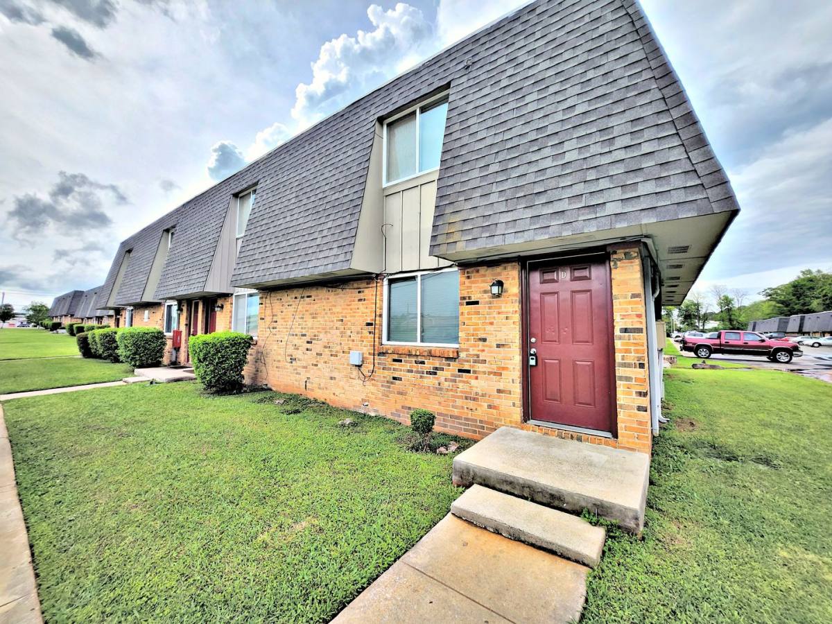 Townhouse for rent at 3526 Highway 31 S, Decatur, AL 35603