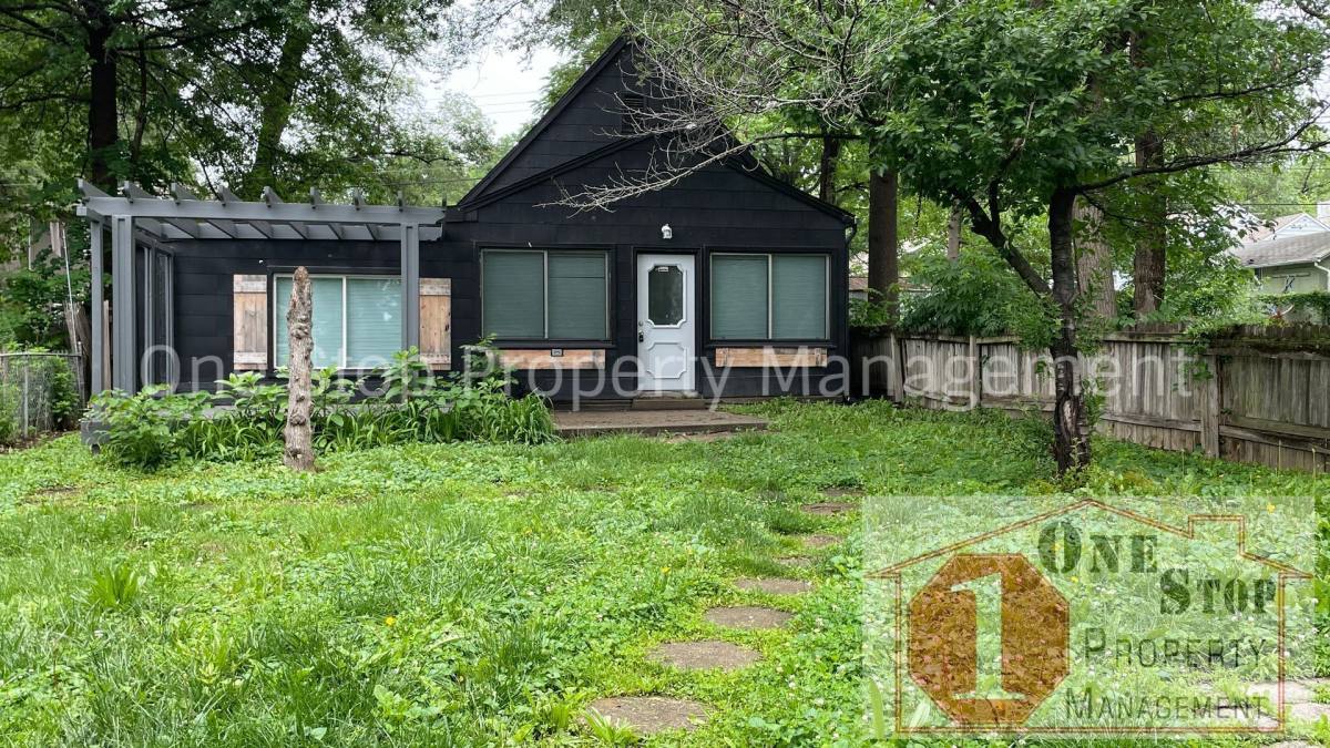 House for rent at 106 W 79th Terrace, Kansas City, MO 64114