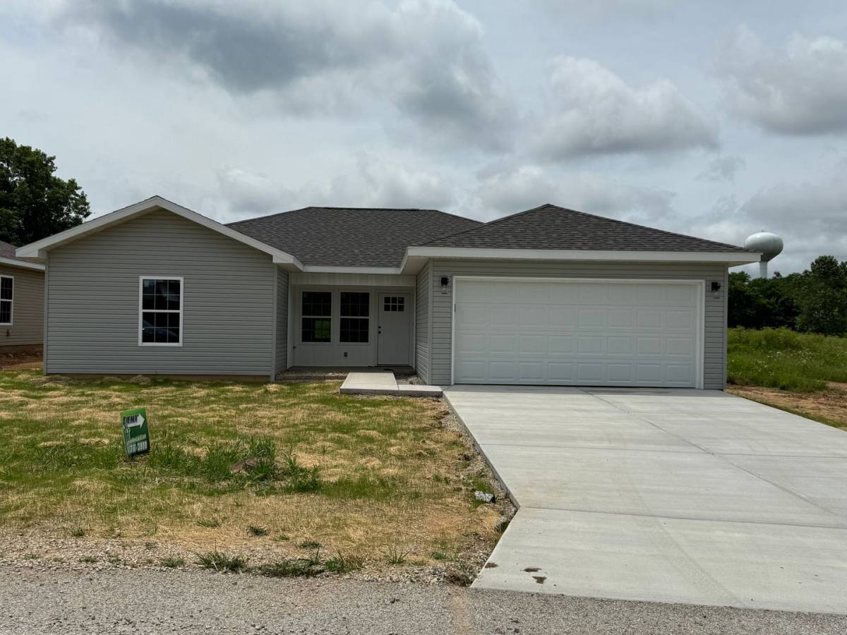 House for rent at 1290 Evergreen Ave, Hollister, MO 65672