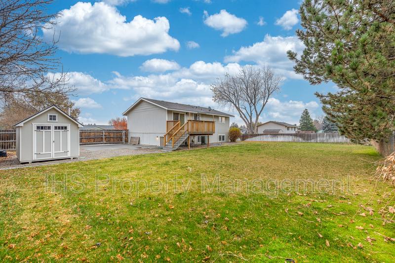 House for rent at 905 W 33rd Ave, Kennewick, WA 99337