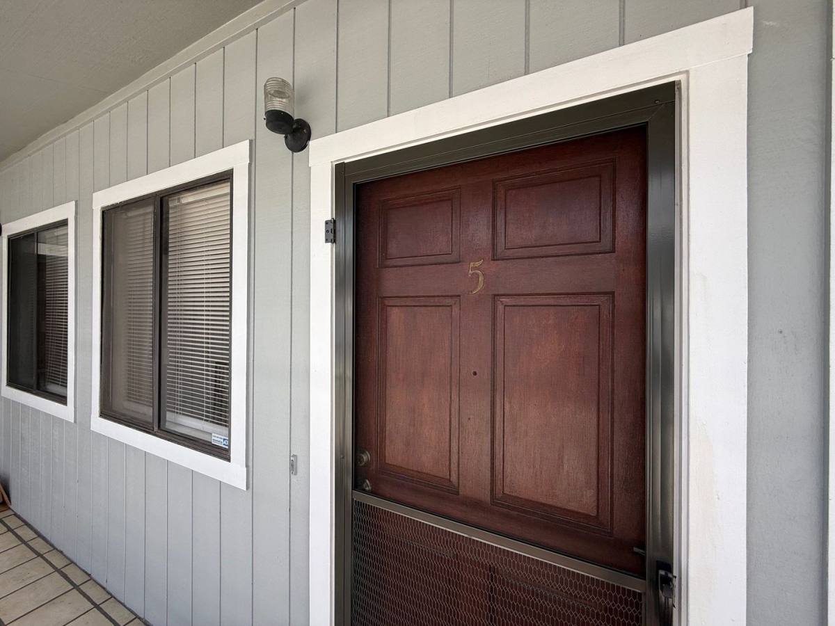 Apartment for rent at 3672 39th Ave, Oakland, CA 94619