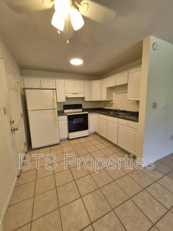 Apartment for rent at 5917 W Plank Rd #2, Peoria, IL 61604