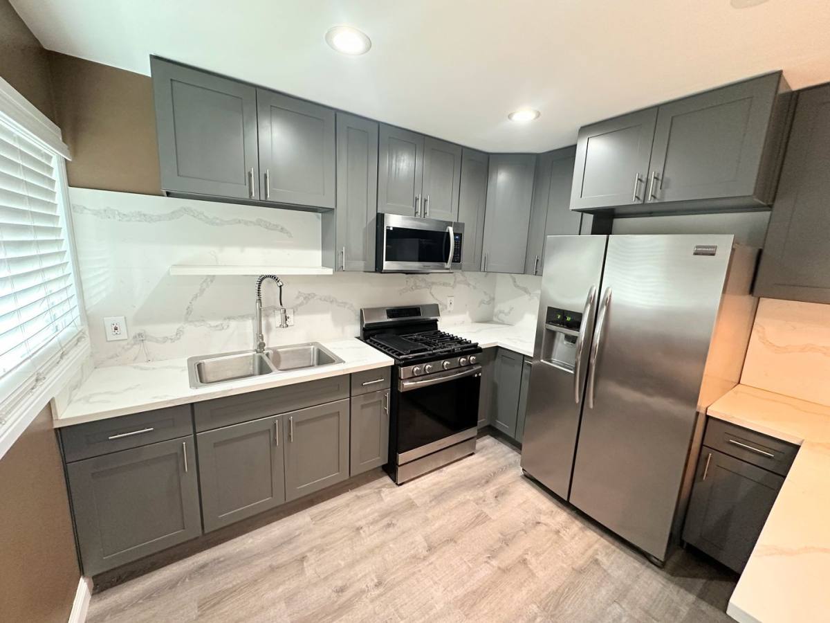 Apartment for rent at 3711 Normandie Ave, Los Angeles, CA 90007