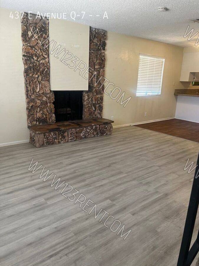 Apartment for rent at 437 E Ave Q-7 #A, Palmdale, CA 93550