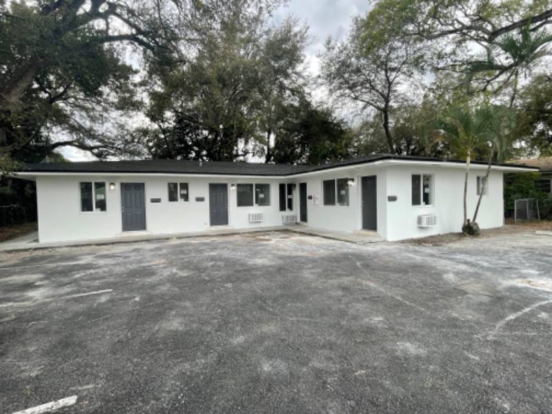 Apartment for rent at 516 NE 166th St, Miami, FL 33162